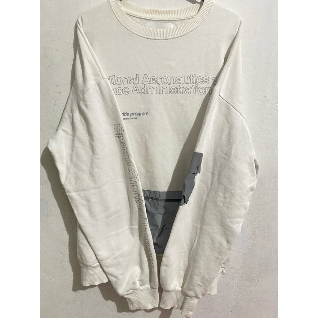 PRE❤️ crewneck Pull&bear putih