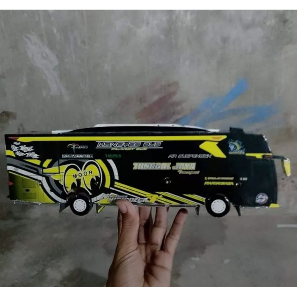 miniatur bus PO tunggal jaya sudah terpasang dinamo mesin dan full lampu LED