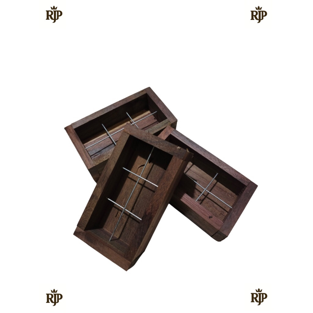 wadah pakan Burung Ternak/Ombyokan Kotak kayu