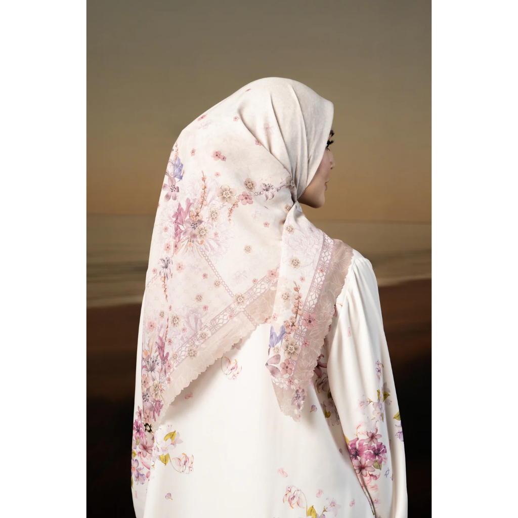 Alessia Scarf Wearing Klamby Sale