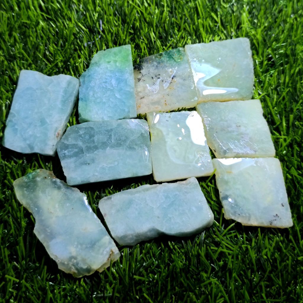 Bongkahan Batu Giok Hijau Sulawesi Asli Natural / Bahan Batu Giok Hijau Sulawesi Asli Natural