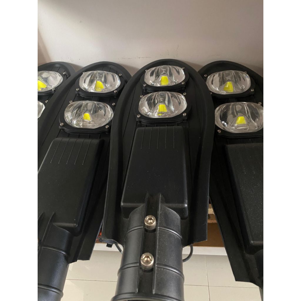 1 Paket Tiang 6 Meter Oktagonal Hotdep Galvanis Parabolic dan Lampu PJU 100w