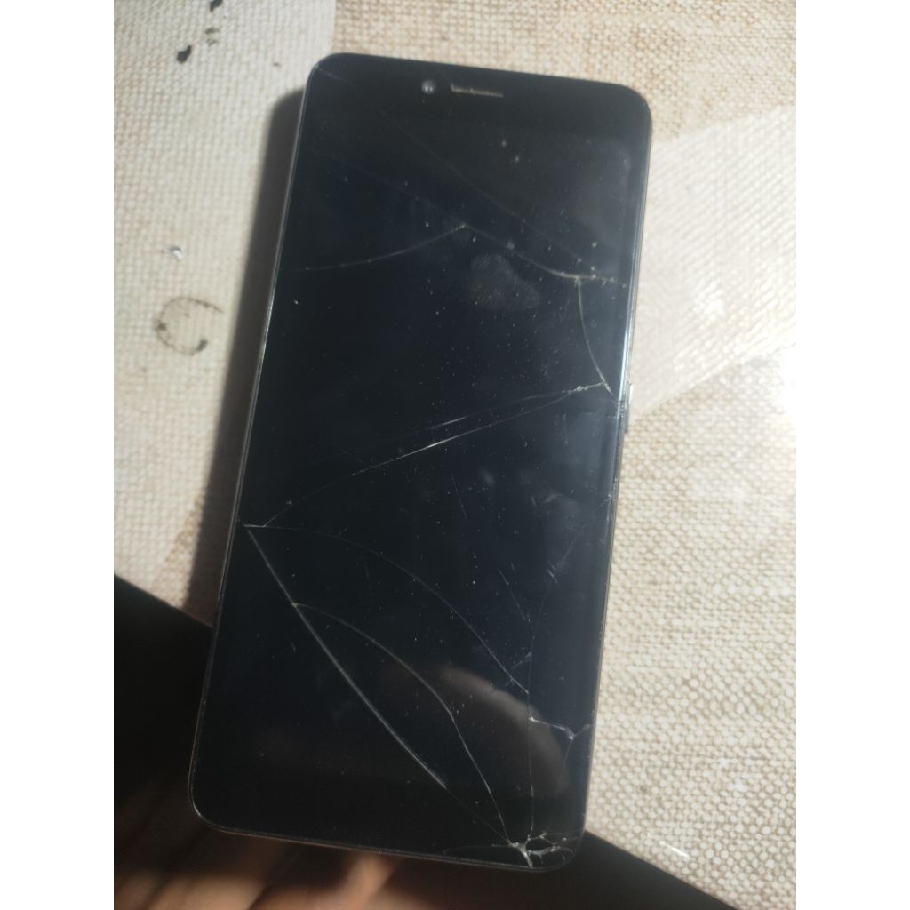 advan nasa plus minus retak elor...jual tanpa batrai...anggap aja jual mesin sama lcd