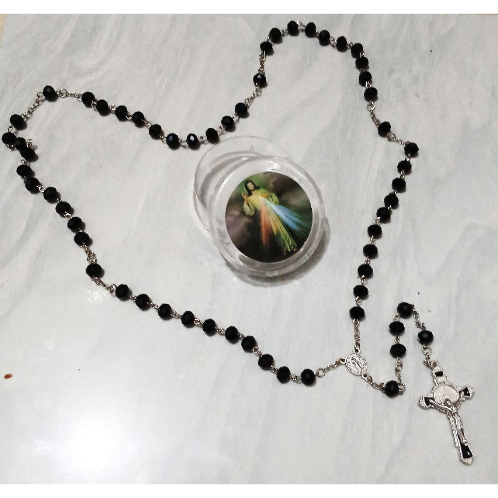 Rosario kristal hitam Salib Benediktus