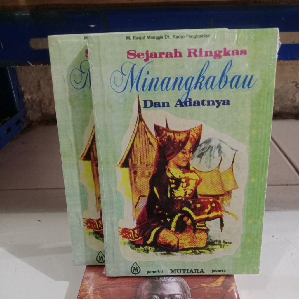 BUKU SEJARAH RINGKAS MINANGKABAU DAN ADATNYA