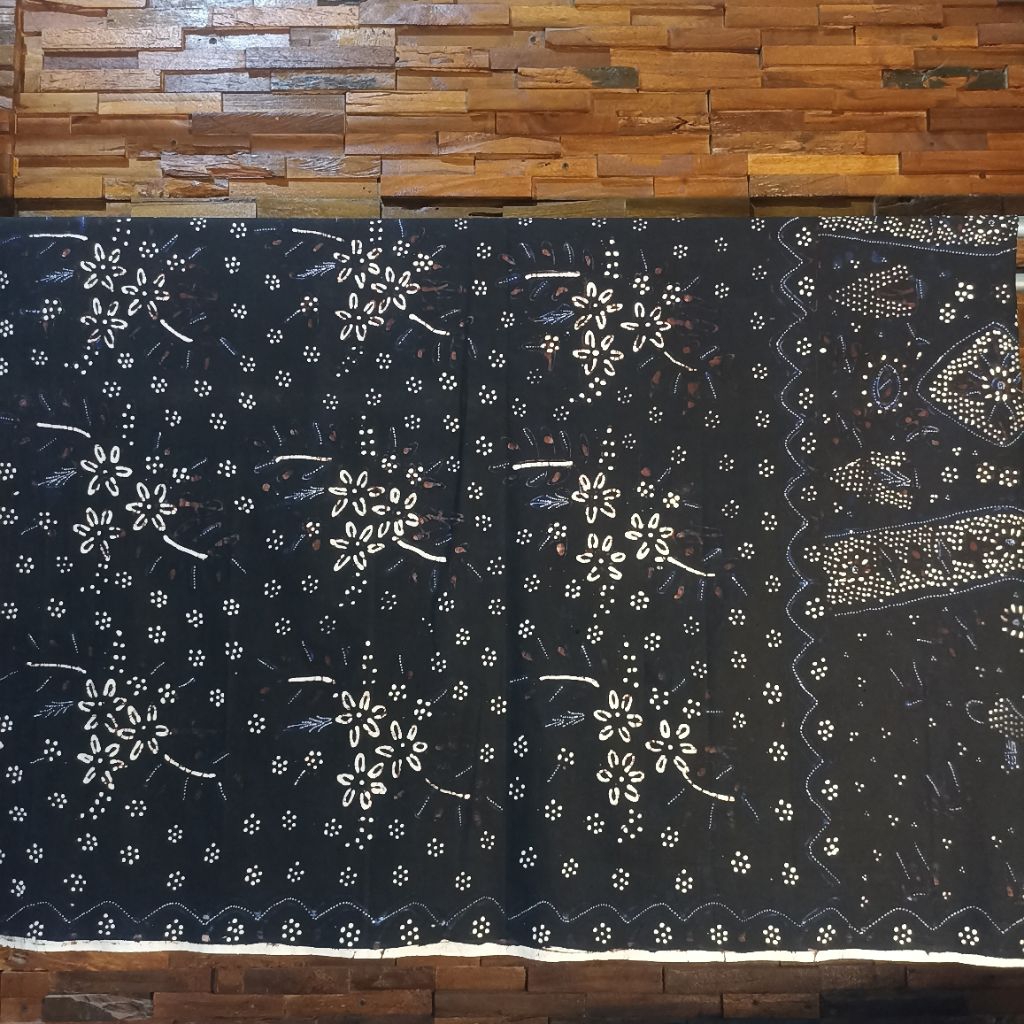 Sarung batik Bakaran Juwana