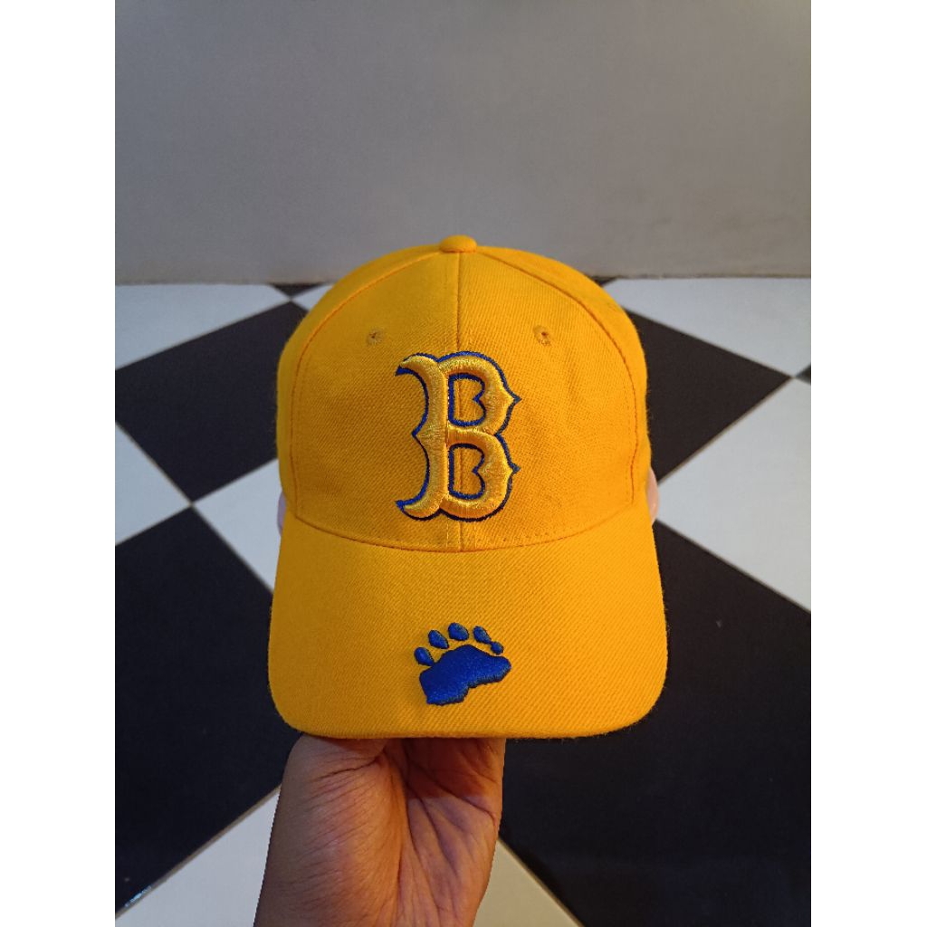 topi ucla logo B