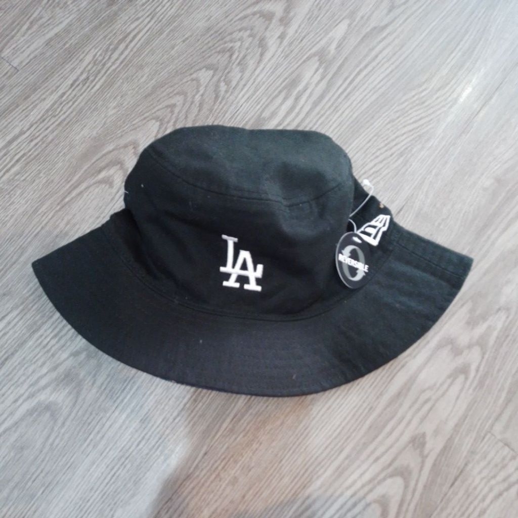 TOPI NEW ERA BUCKET Q1 REVEESIBL