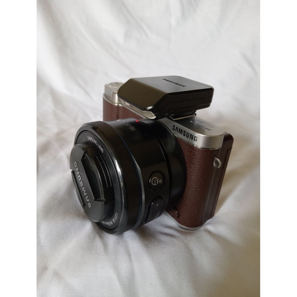 Mirrorless Samsung NX3000