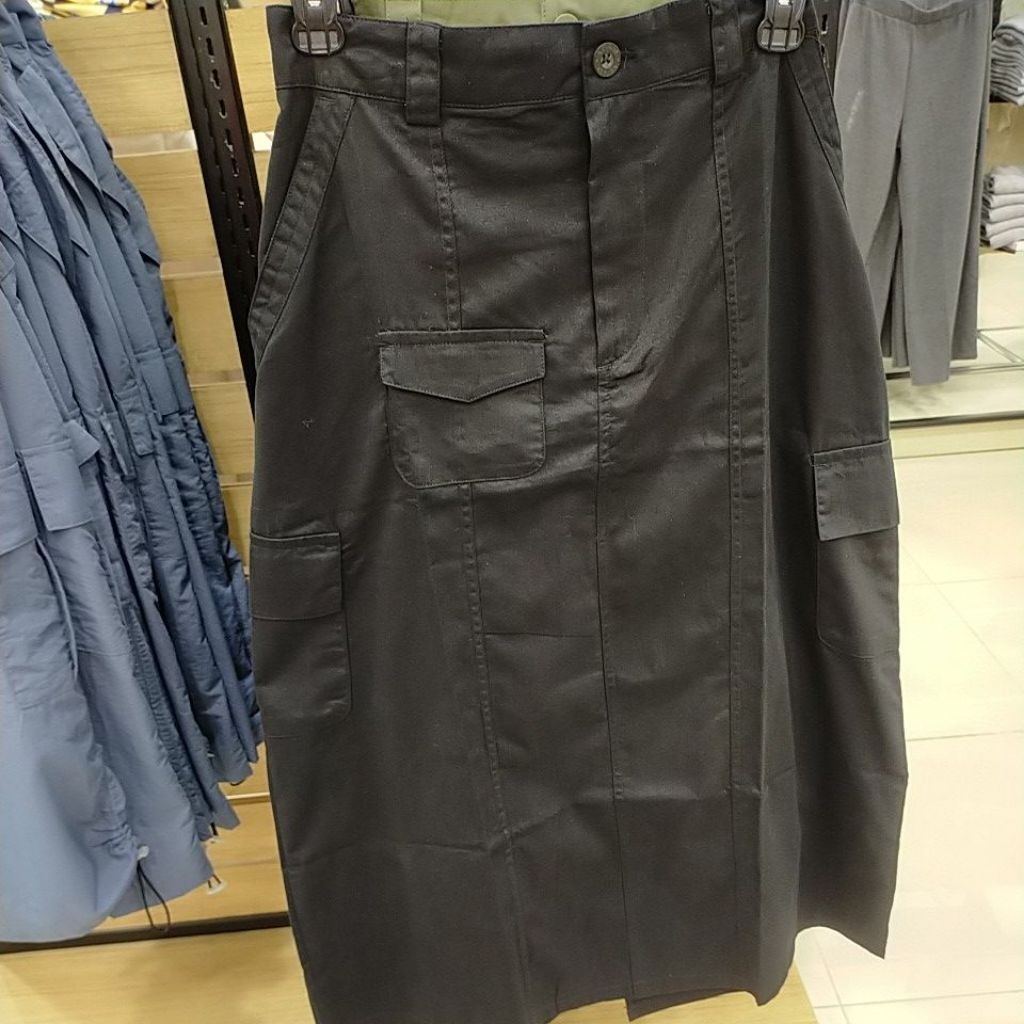 Rok Wanita Knit Buttom Nevada