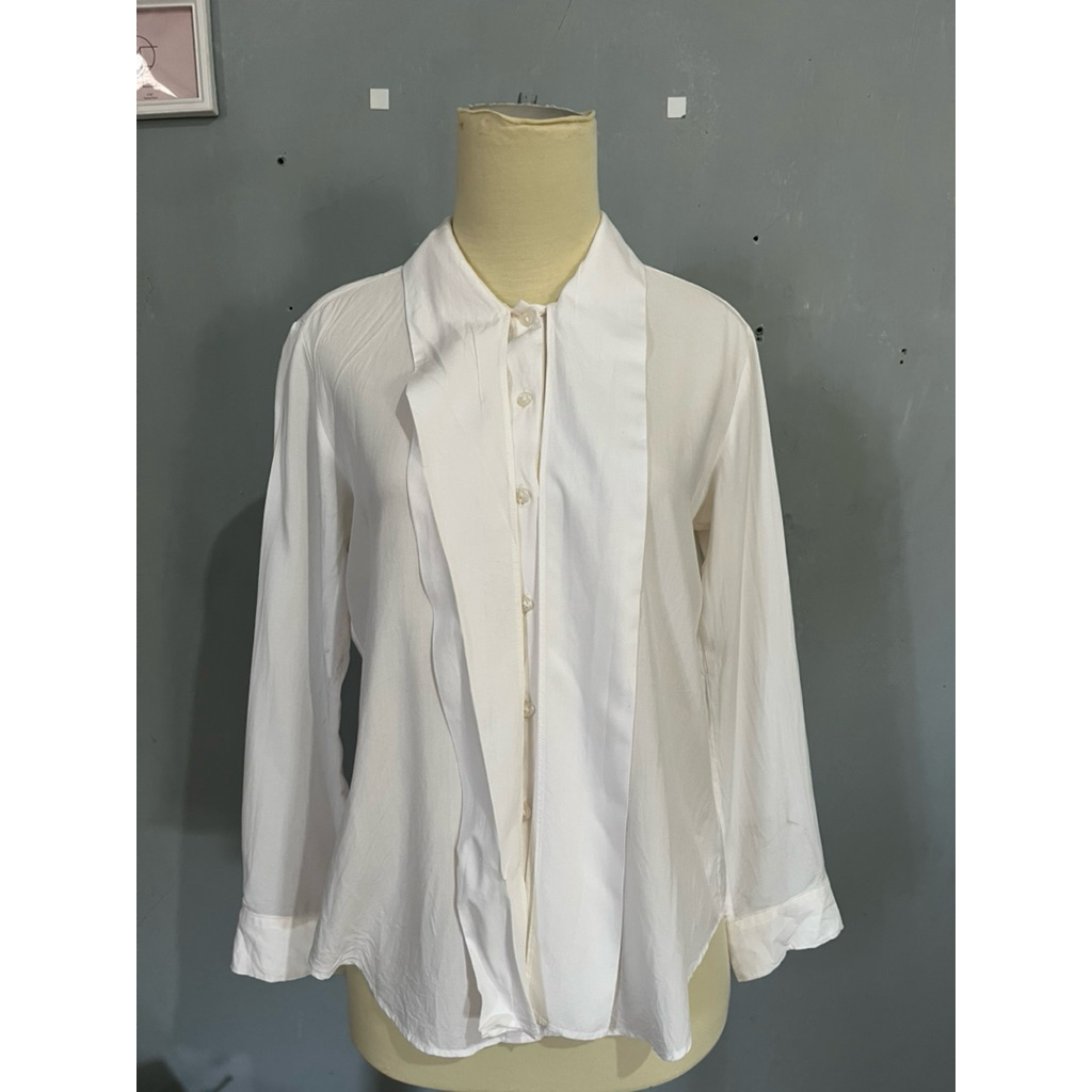 Uniqlo Kemeja Putih Polos Wanita