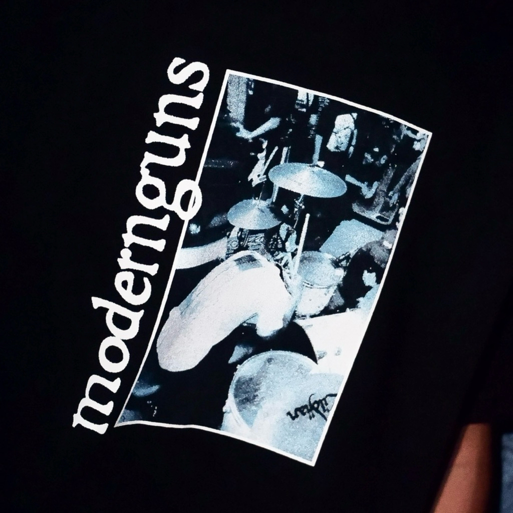 Modern Guns - Modern Guns Live Tshirt - Kaos Band Hitam | Official Merchandise
