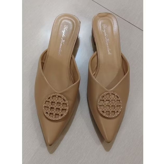 Yongki Komaladi sandal selop wanita PL