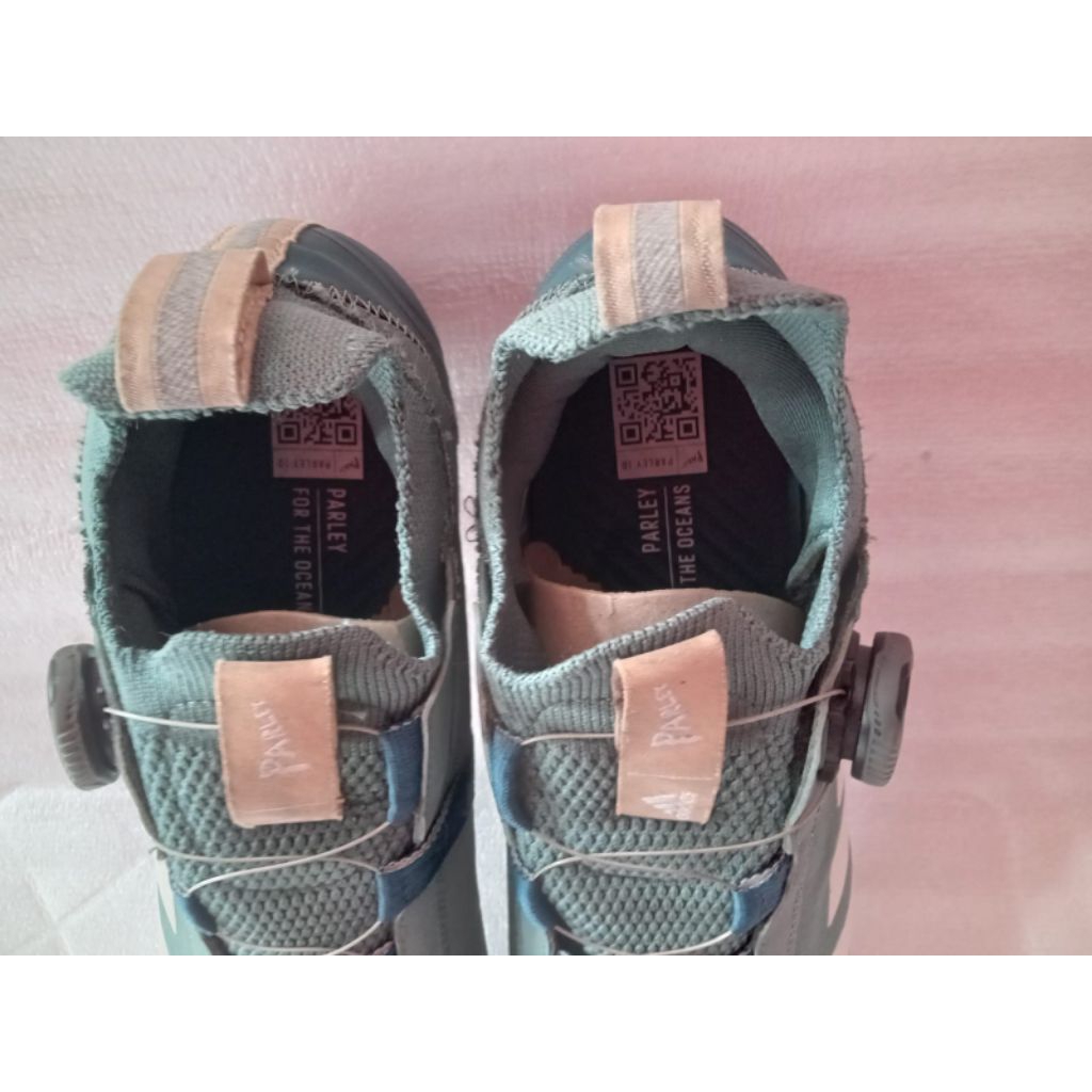 Sepatu sepeda cleat Adidas Parley 2