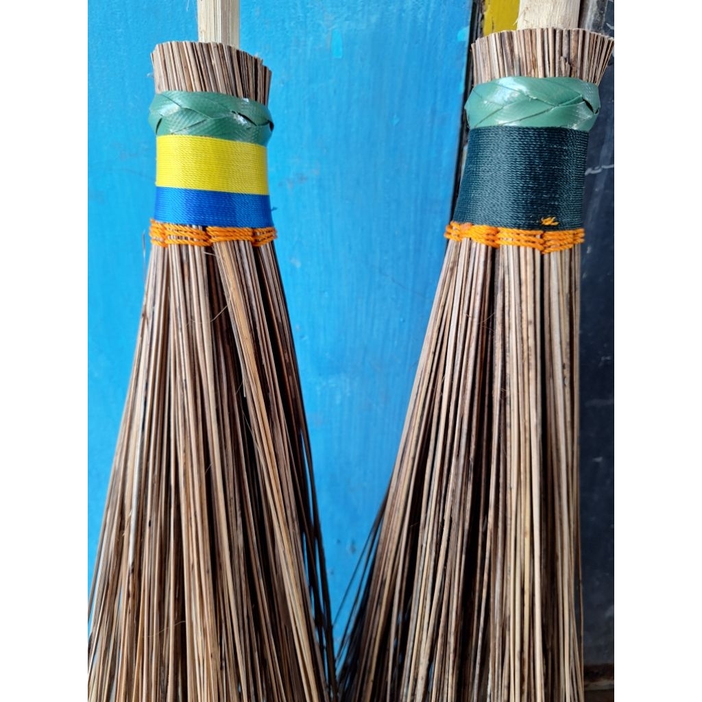 SAPU LIDI BAGUS BULAT BERGAGANG KAYU. MEKAR