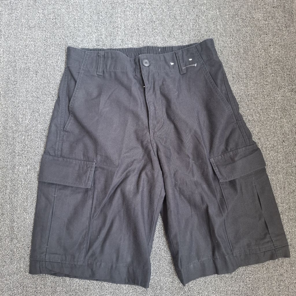 Celana Pendek Cargo Pria Uniqlo