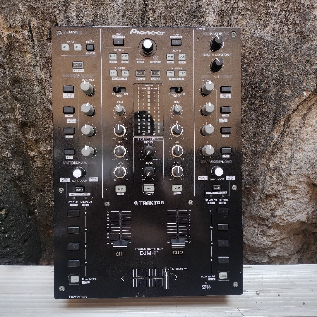 Pioneer DJM T1 Traktor DJ Mixer