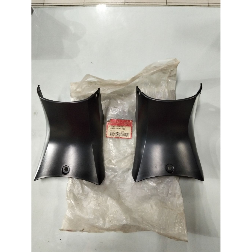Cover center untuk motor Supra x 125cc carbu lama dan Batman number part 64325KPH700