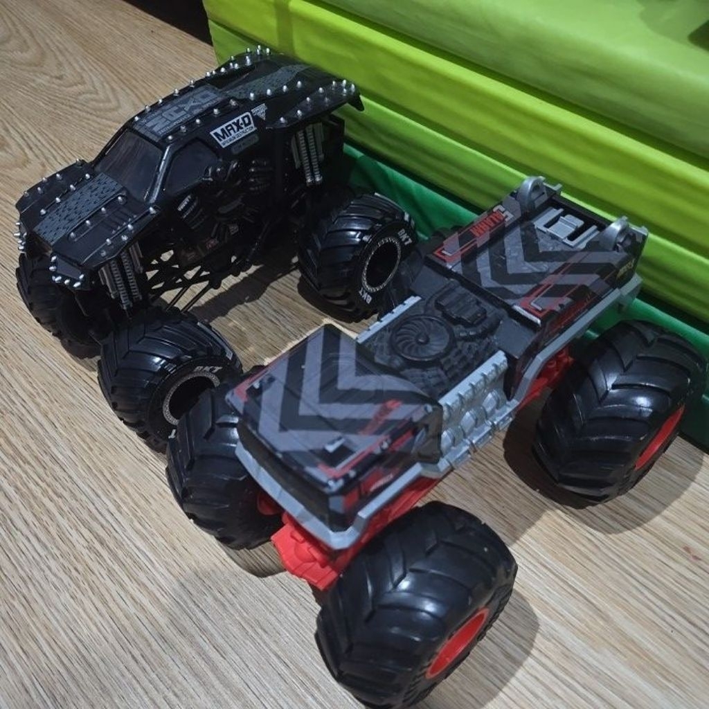 PRELOVED monster truck (merk monster jam & hot wheels)