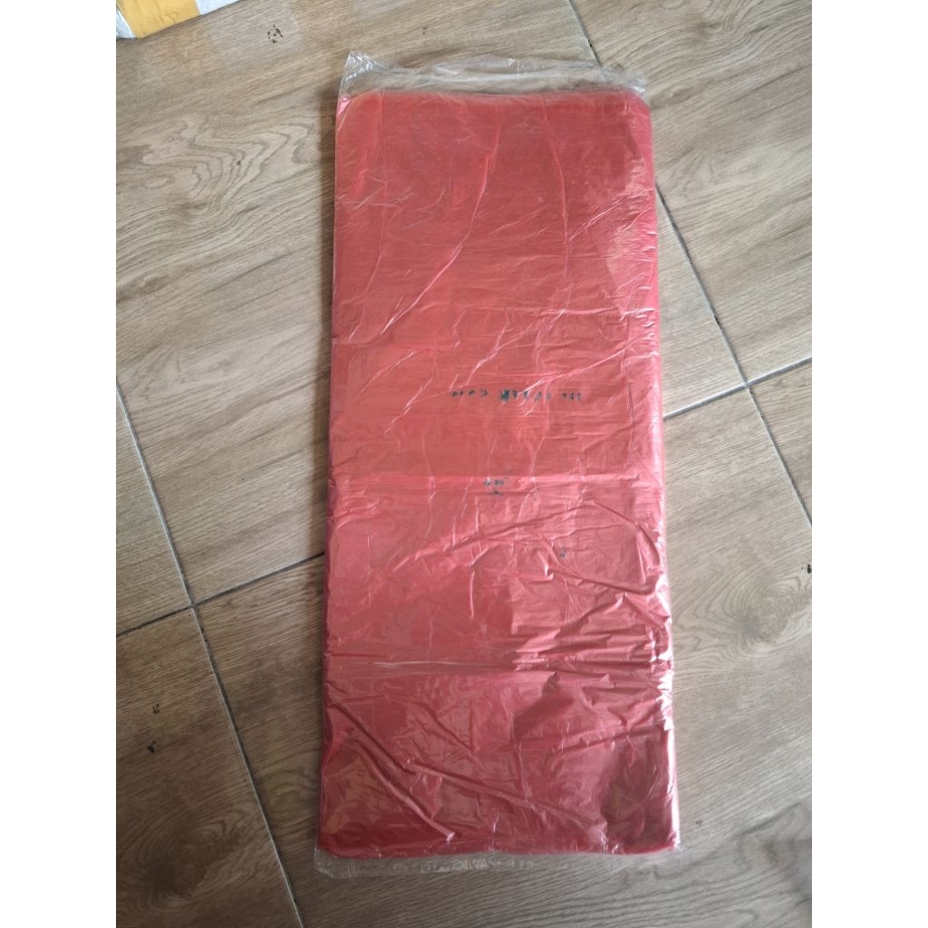 plastik meteran buat layangan papiran warna merah 1 meter