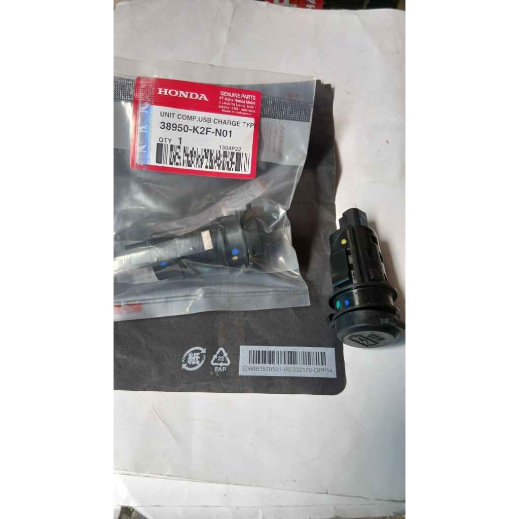 USB CHARGE COLOKAN CAS USB MOTOR HONDA SCOOPY BEAT PCX ADV VARIO ORIGINAL