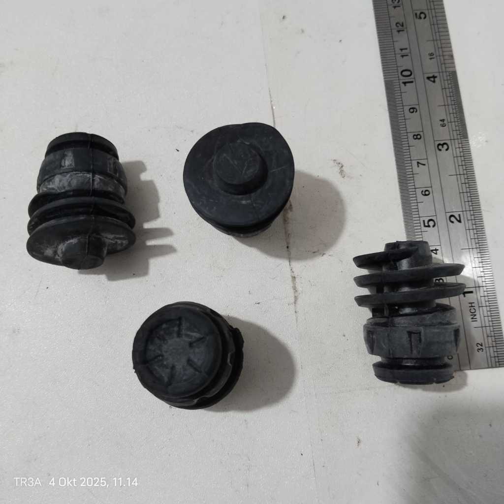 KARET TAHANAN PINTU BELAKANG BAGASI MOBIl  HONDA JAZZ ORIGINAL