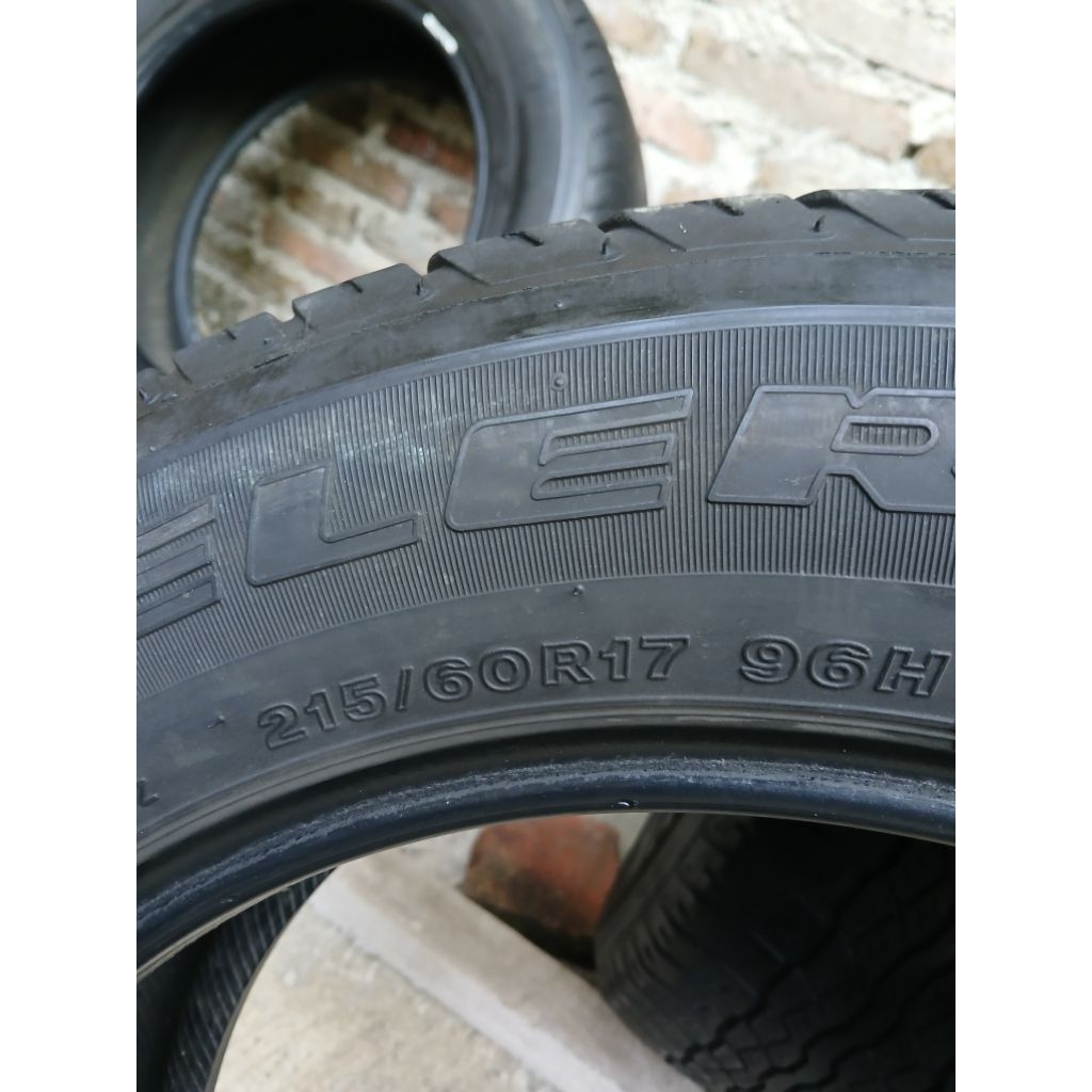 Ban Bridgestone 215/60 R17