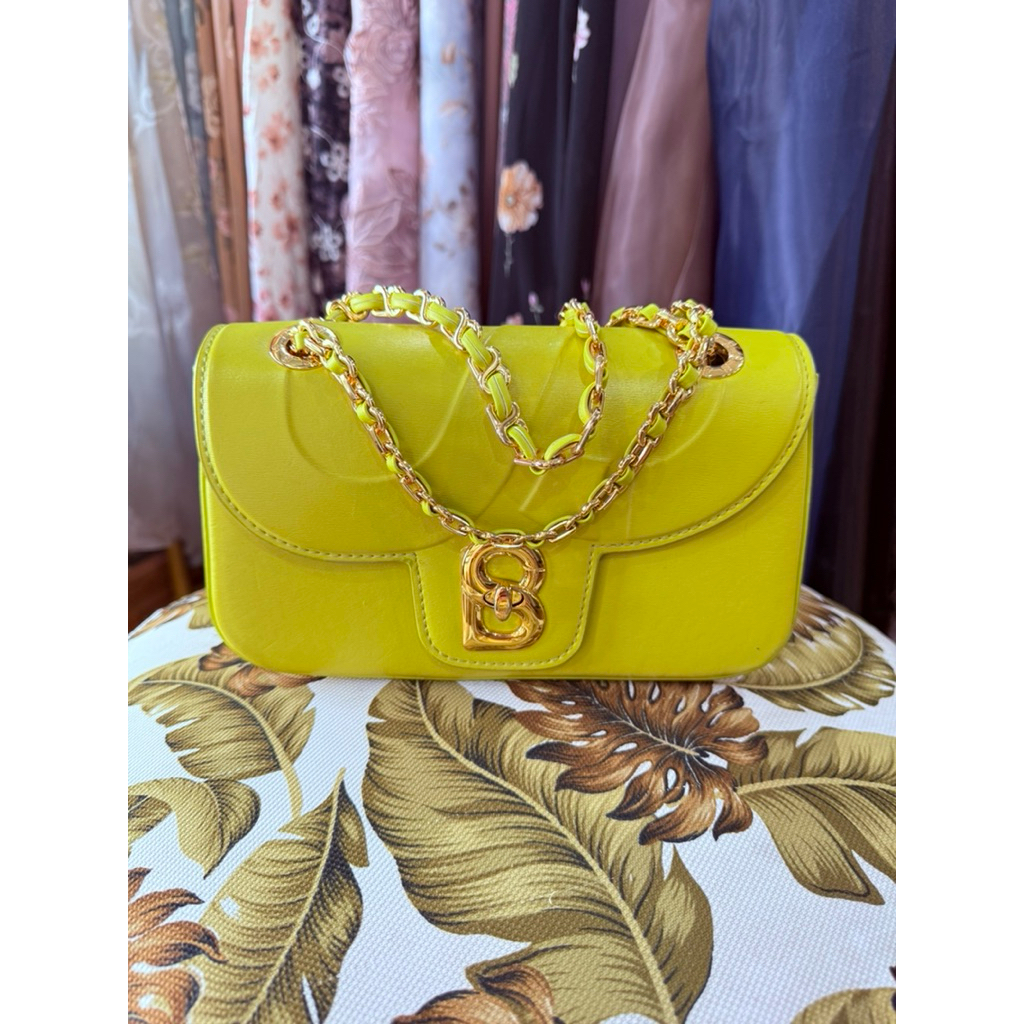 Preloved Tas Alma Chain Buttonscarves small lime