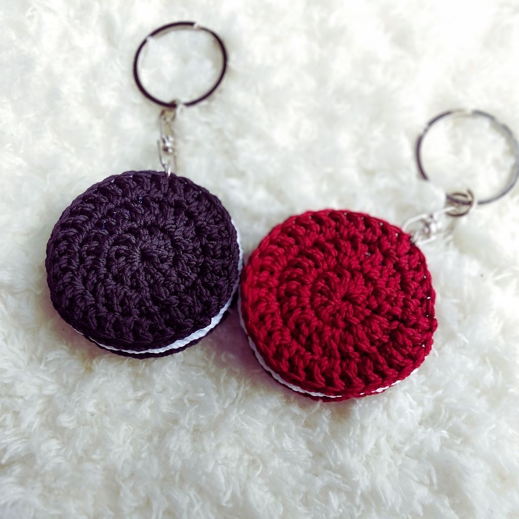 anyamaku.id - (handmade 100%) Gantungan Kunci Rajut Oreo Original dan Supreme