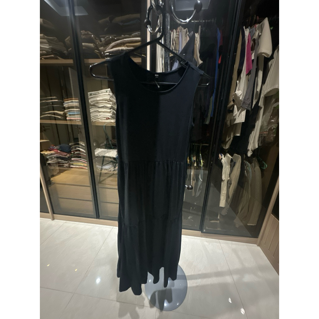 dress hitam preloved uniqlo