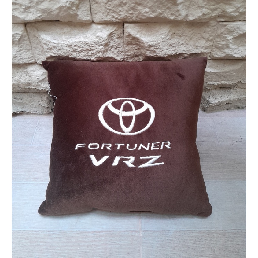 Aksesoris variasi bantal mobil custom Toyota Fortuner VRZ alas jok sandaran punggung
