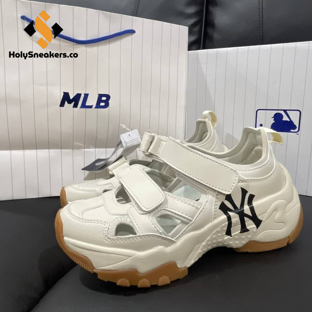 Sepatu MLB Bigball Chunky Mask NY Yankees Cream BNIB Sneakers Wanita