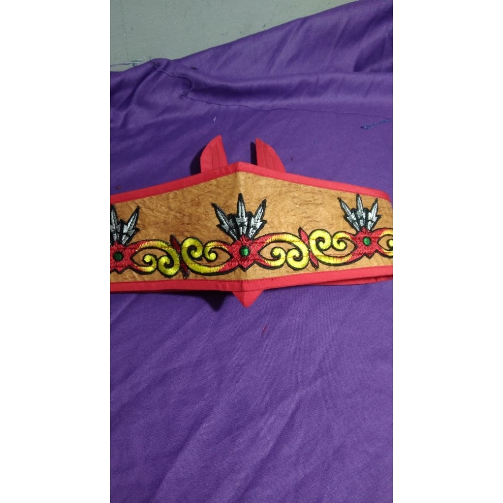 lawung & sumping kulit kayu khas Dayak Kalimantan