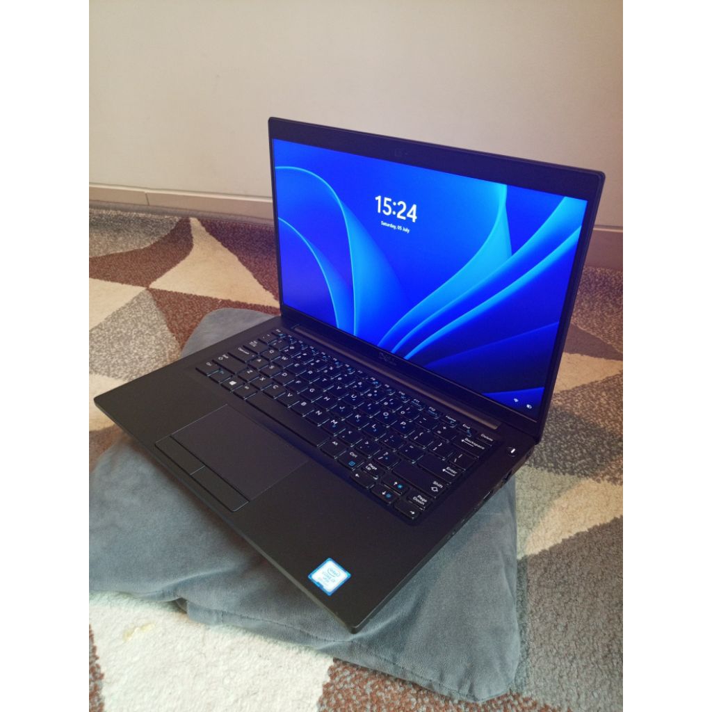Laptop DELL Latitude  7390 i7 gen 8th