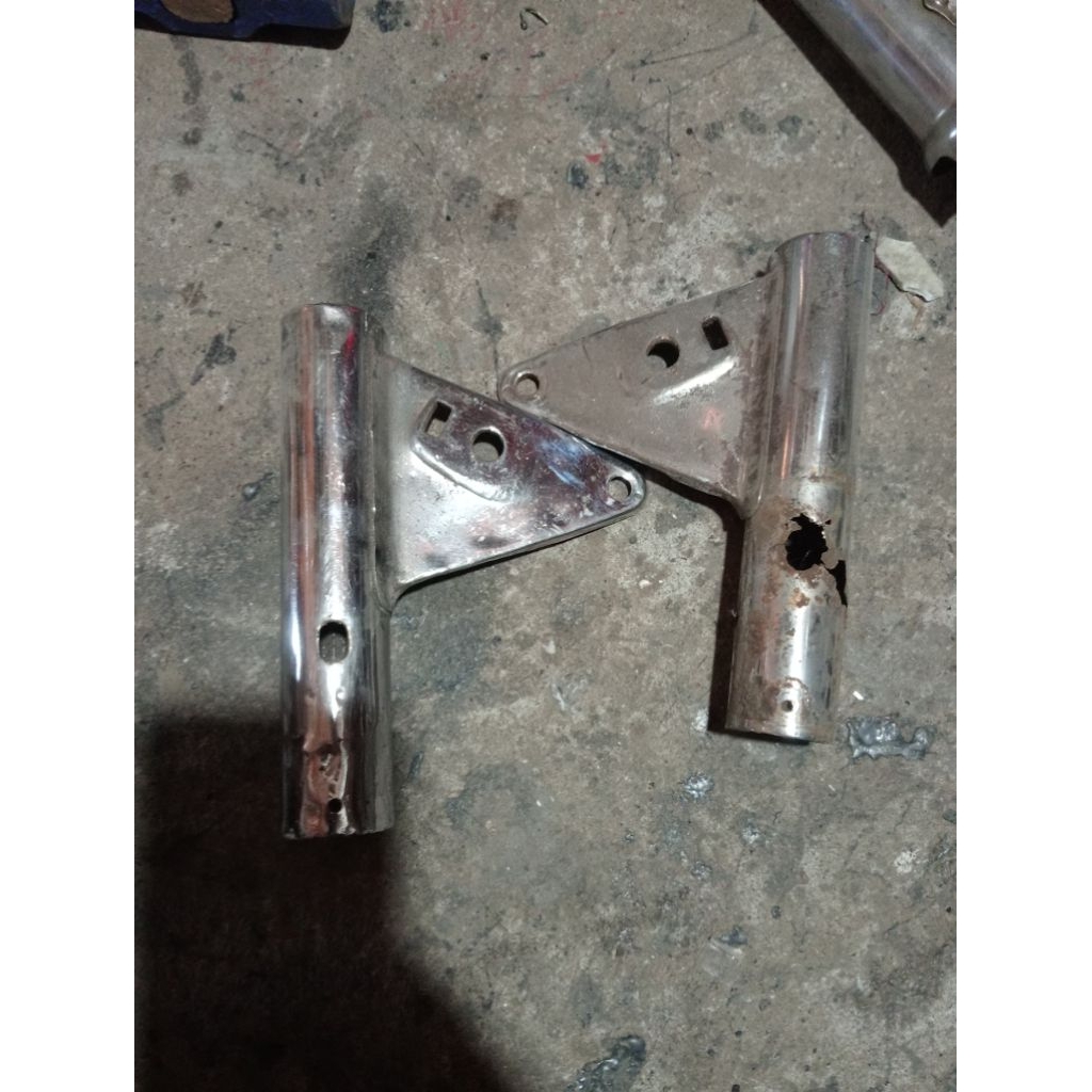 PANGKON LAMPU DEPAN GL100,GL125 ORIGINAL BAHAN AS 33