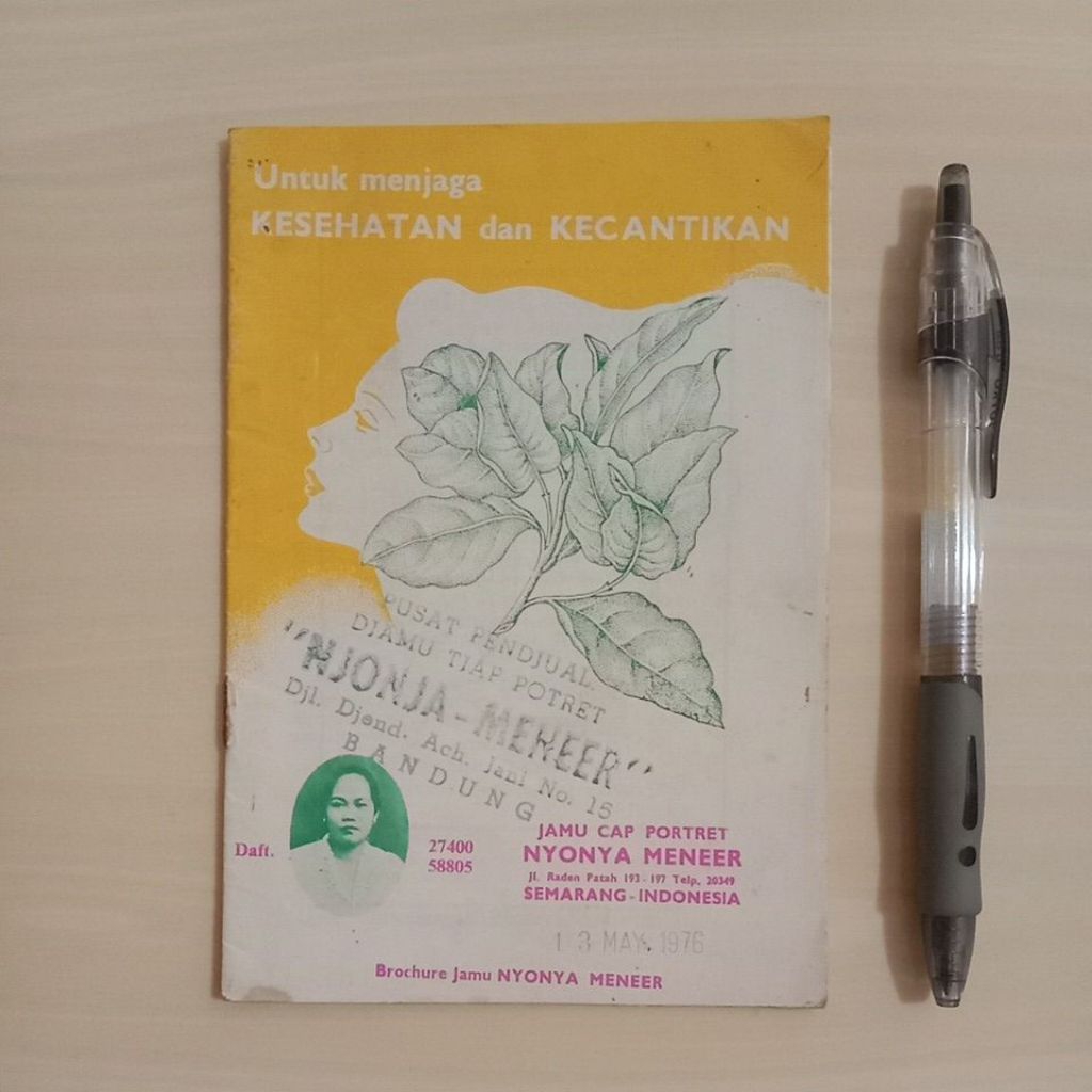 UNTUK MENJAGA KESEMPATAN DAN KECANTIKAN - JAMU CAP POTRET NYONYA MENEER - 1976 - Buku Lawas Bekas Mu