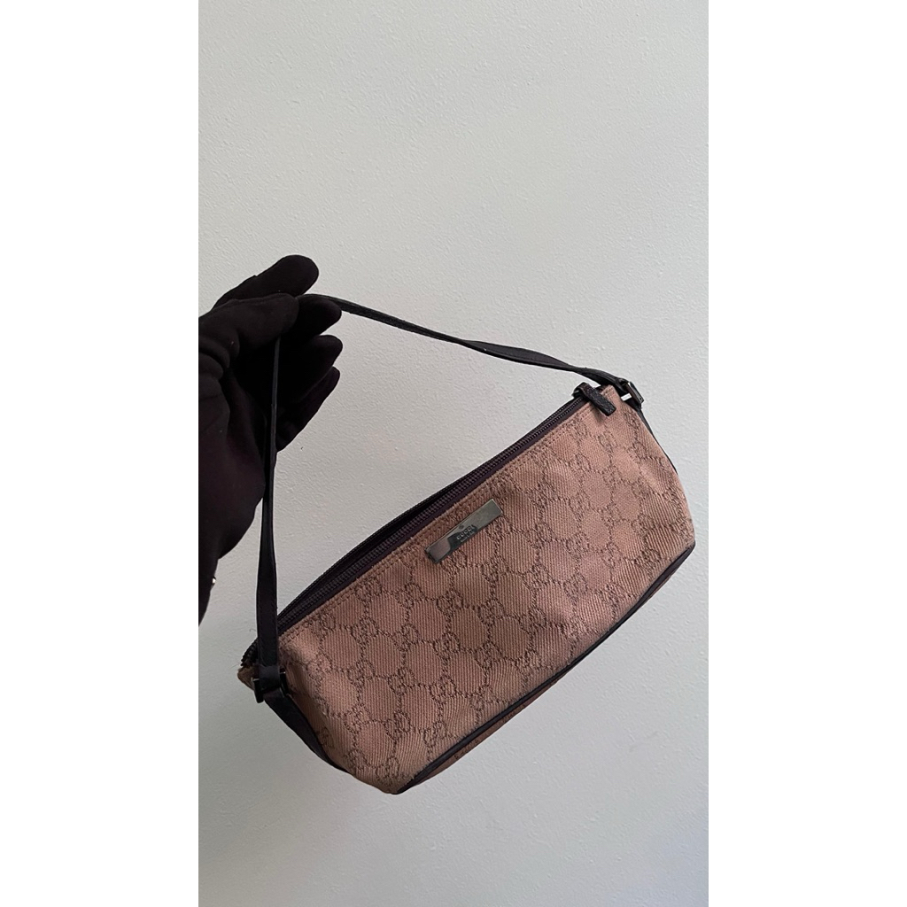 Gucci GG Boat Pochette in brown