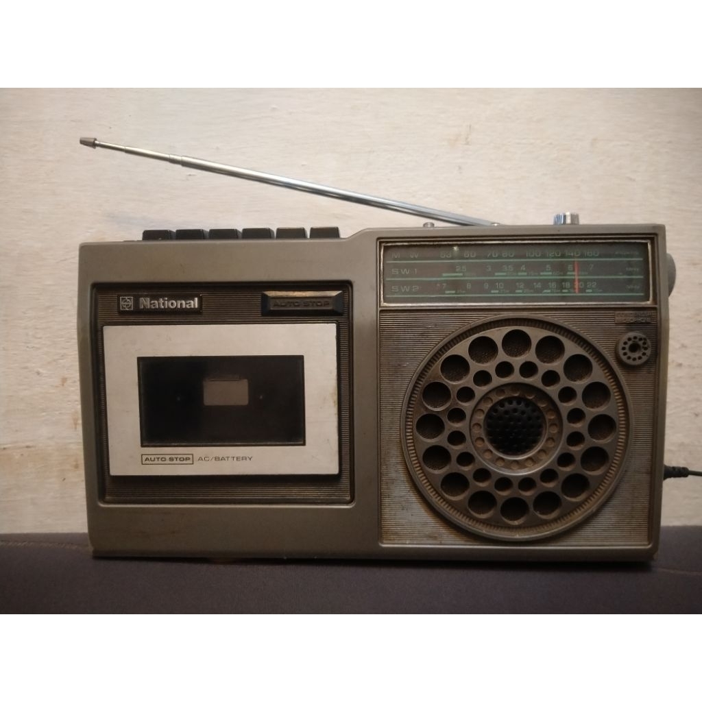 Radio tape jadul National nyala radio saja