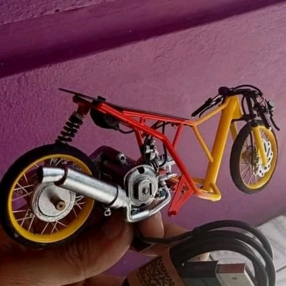mainan miniatur motor yamaha aerox desian drag sudah termasuk kabel charger usb