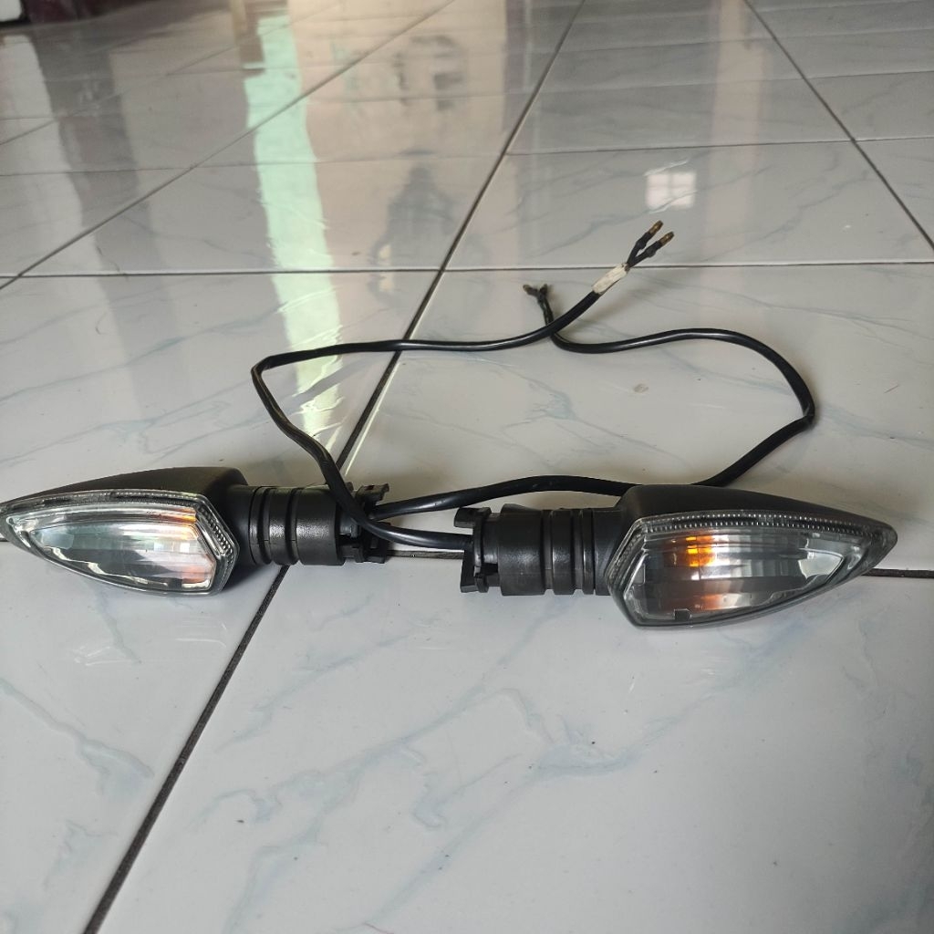 lampu sein sen yamaha vixion xabre mt15 r15 mx king aerox xsr xride wr155  bekas second 2nd original