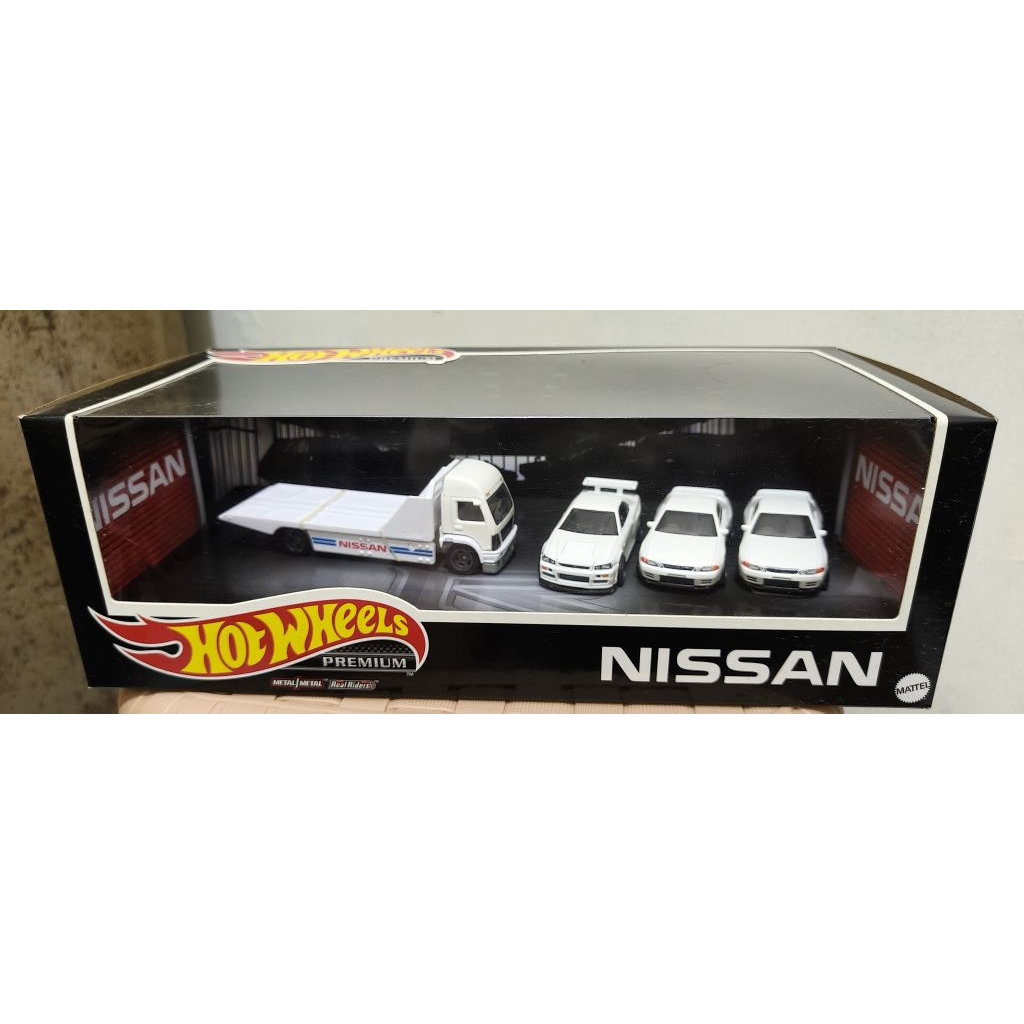 Hot wheels premium Nissan box set error. misb original