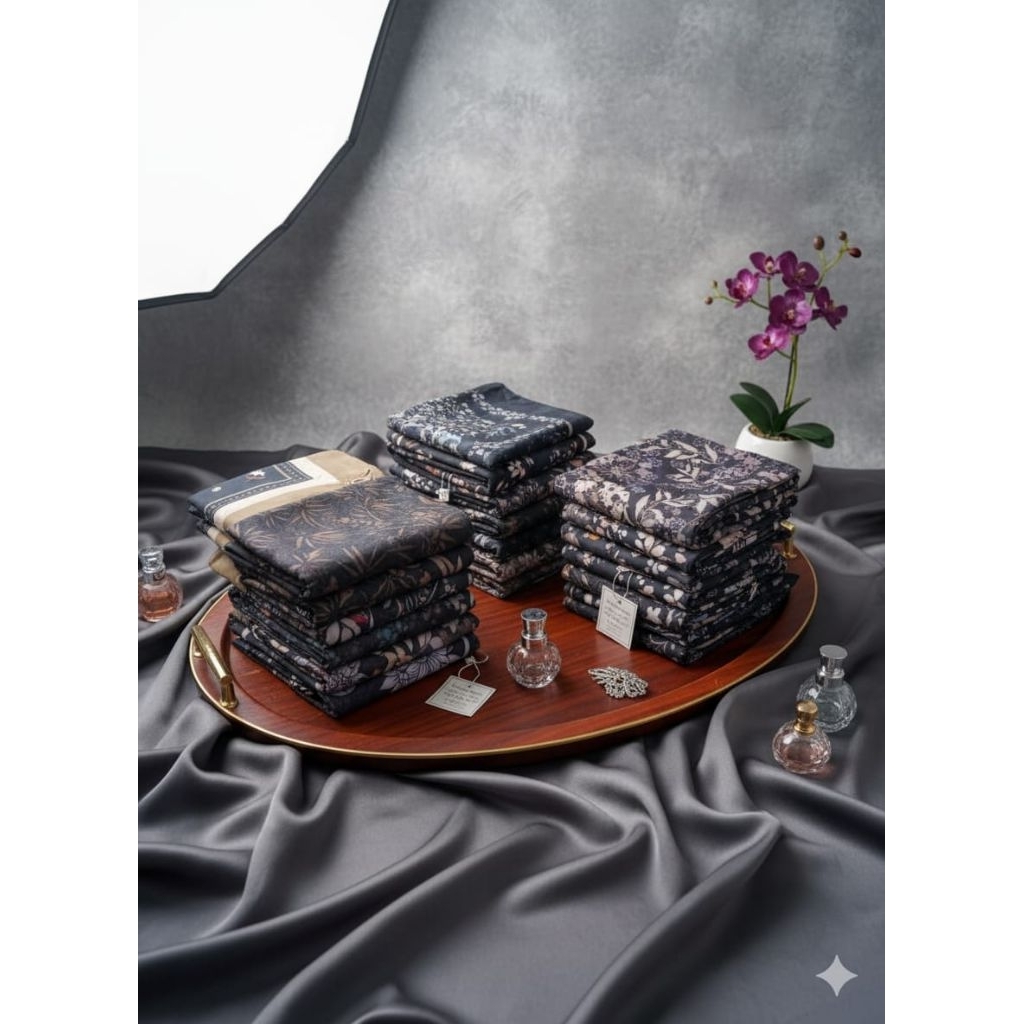 Hijab Azara Motif Bunga Hitam