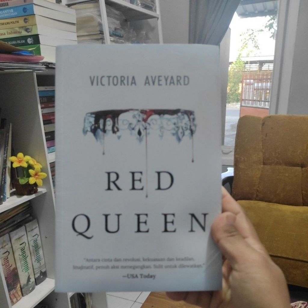 RED QUEEN - VICTORIA AVEYARD