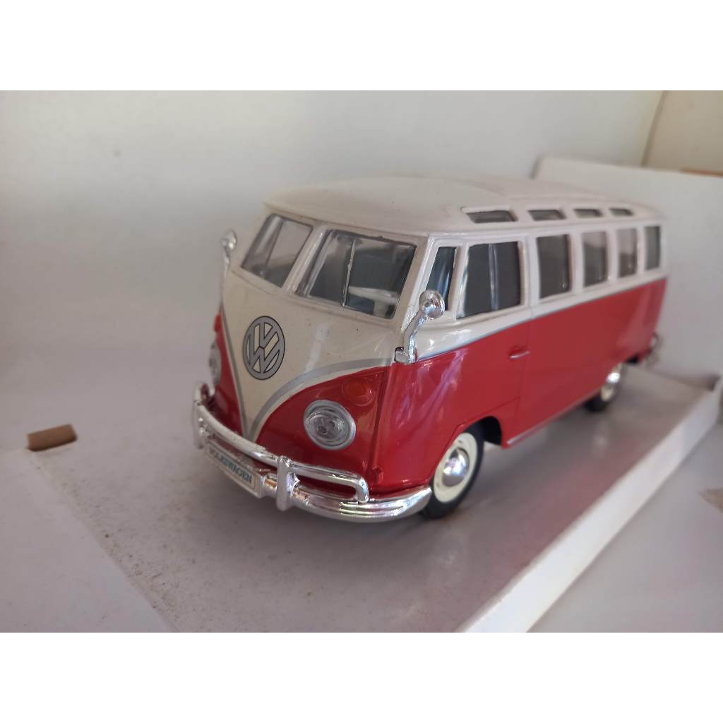 Maisto Volkwagen Samba Bus 1:25