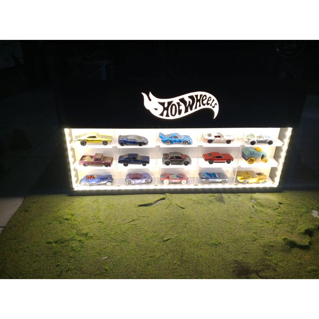 rak hotwheels grid 15slot +LED+penutup akrilik