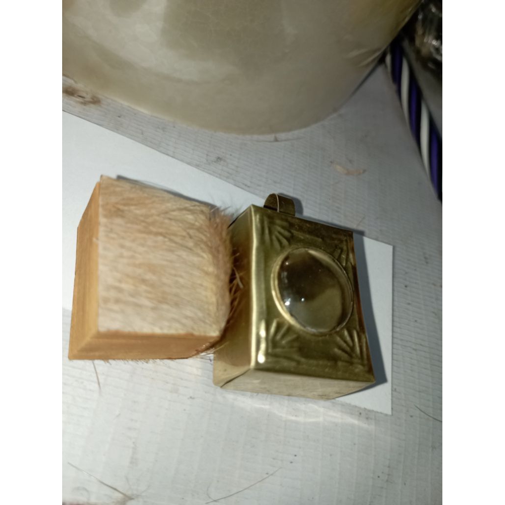 buku Andarun Tinta warna emas