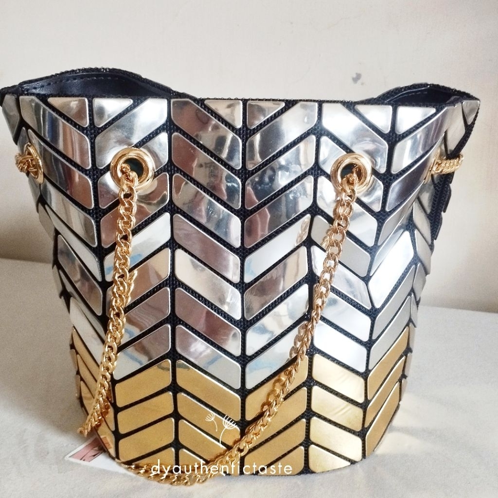 Jill Stuart Authentic Preloved Chain Sling Bag BaoBao Design Type With Noser + New Tag