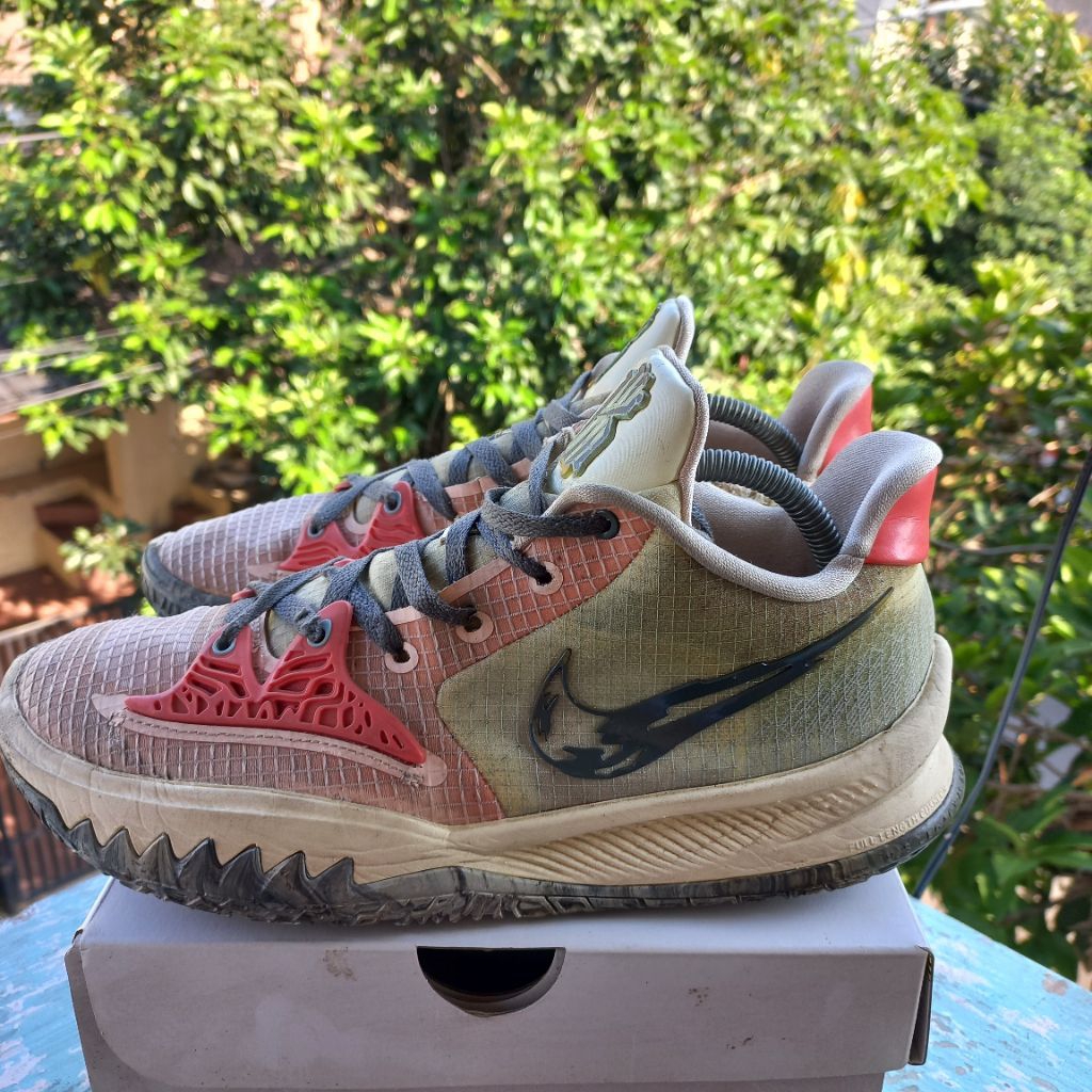 Sepatu basket preloved size 43