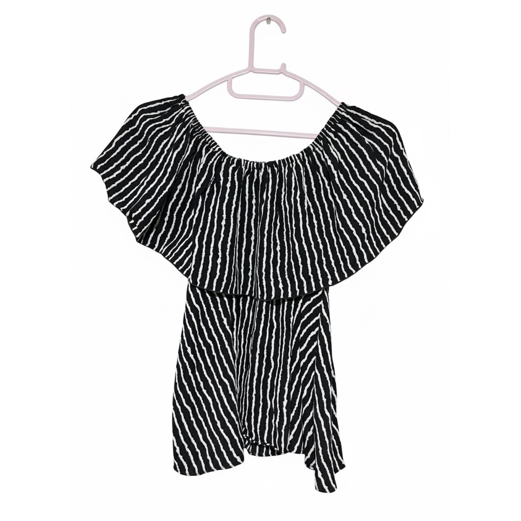 Atasan Off Shoulder Model Layer Motif Garis Preloved