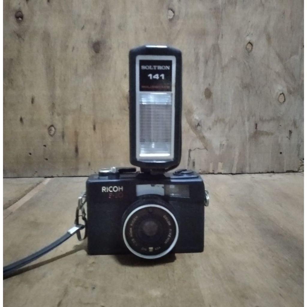 Kamera film kamera analog Merk Ricoh jadul vintage antik lawas kuno